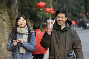 国际工商管理学院黄蓉夫妇